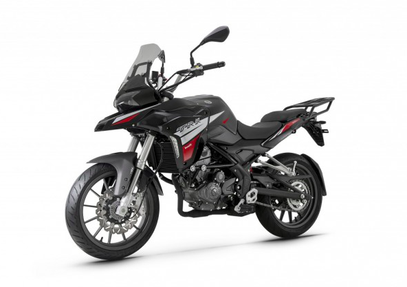 Benelli TRK 251 bílá 