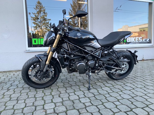 Benelli 752 S šedá