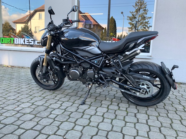 Benelli 752 S šedá