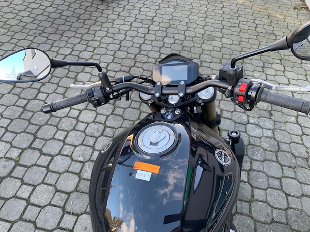 Benelli 752 S šedá