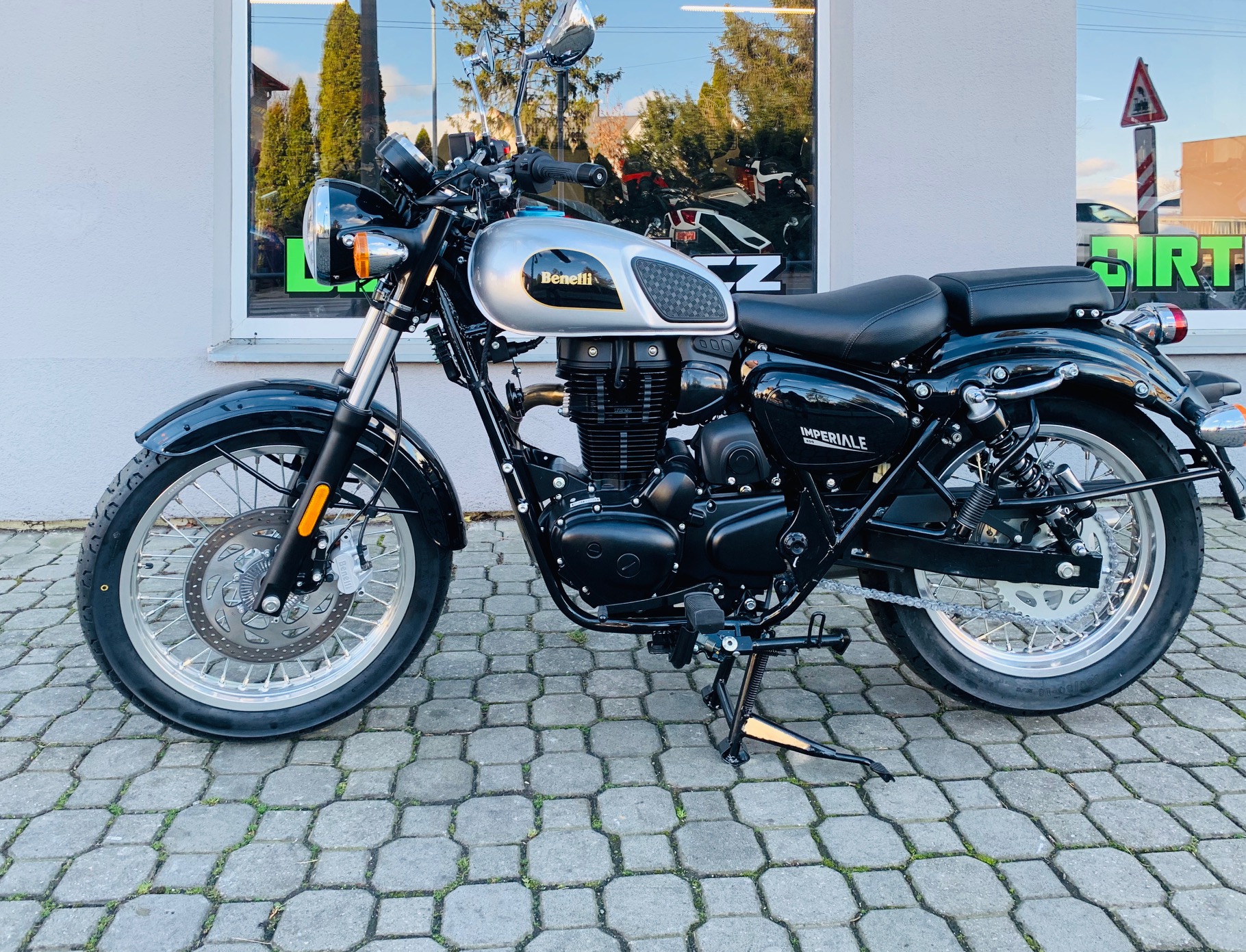 Benelli Imperiale 400 E5 stříbrná