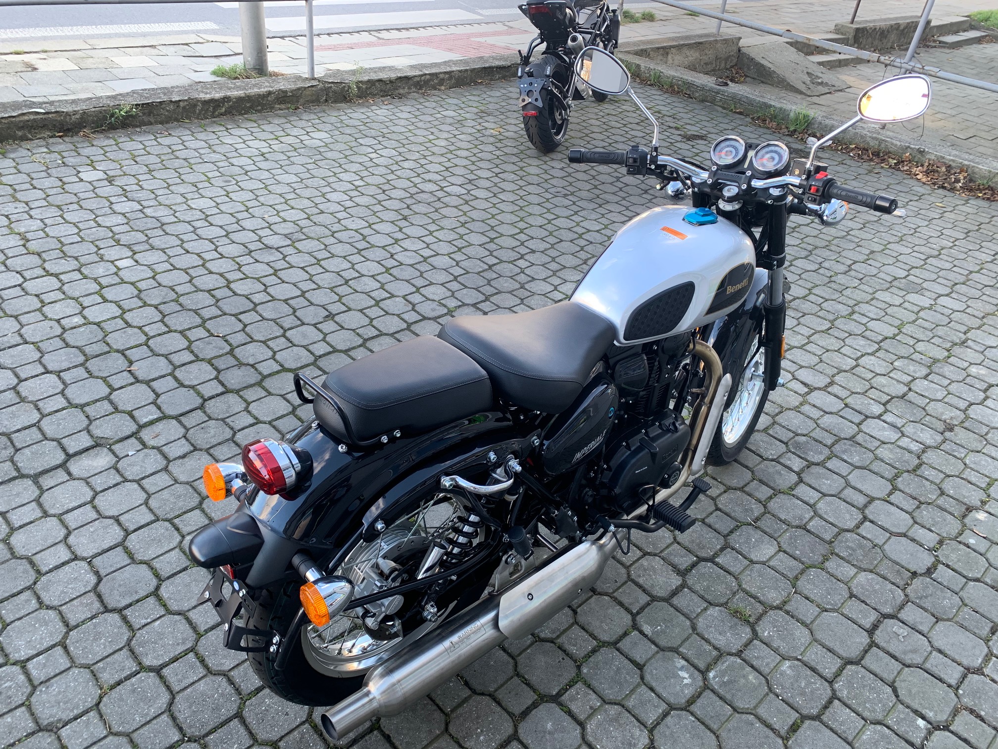Benelli Imperiale 400 E5 červená