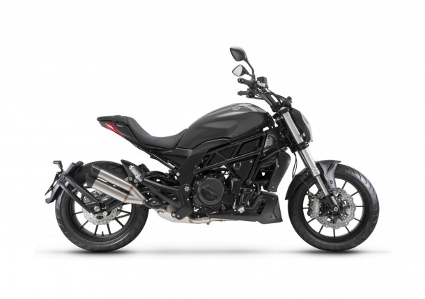 Benelli 502C EURO5 ABS černá