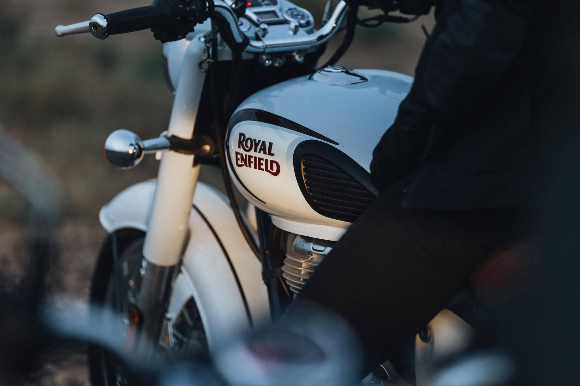 Royal Enfield Classic 350 Dark Stealth Black