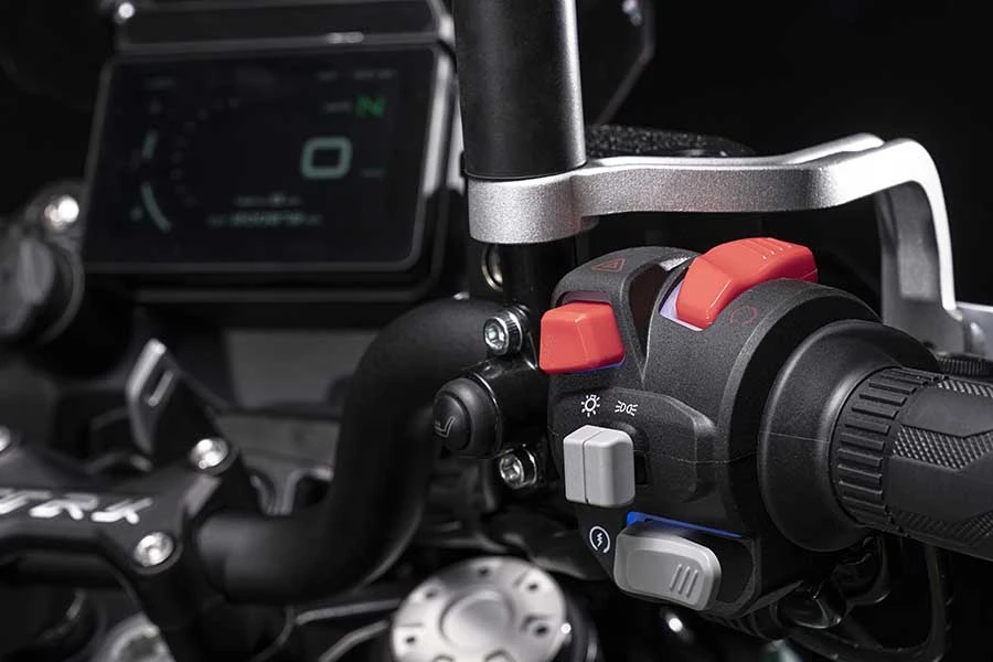 Benelli TRK 702X Adventure Moon Grey + PŘÍSLUŠENSTVÍ ZDARMA