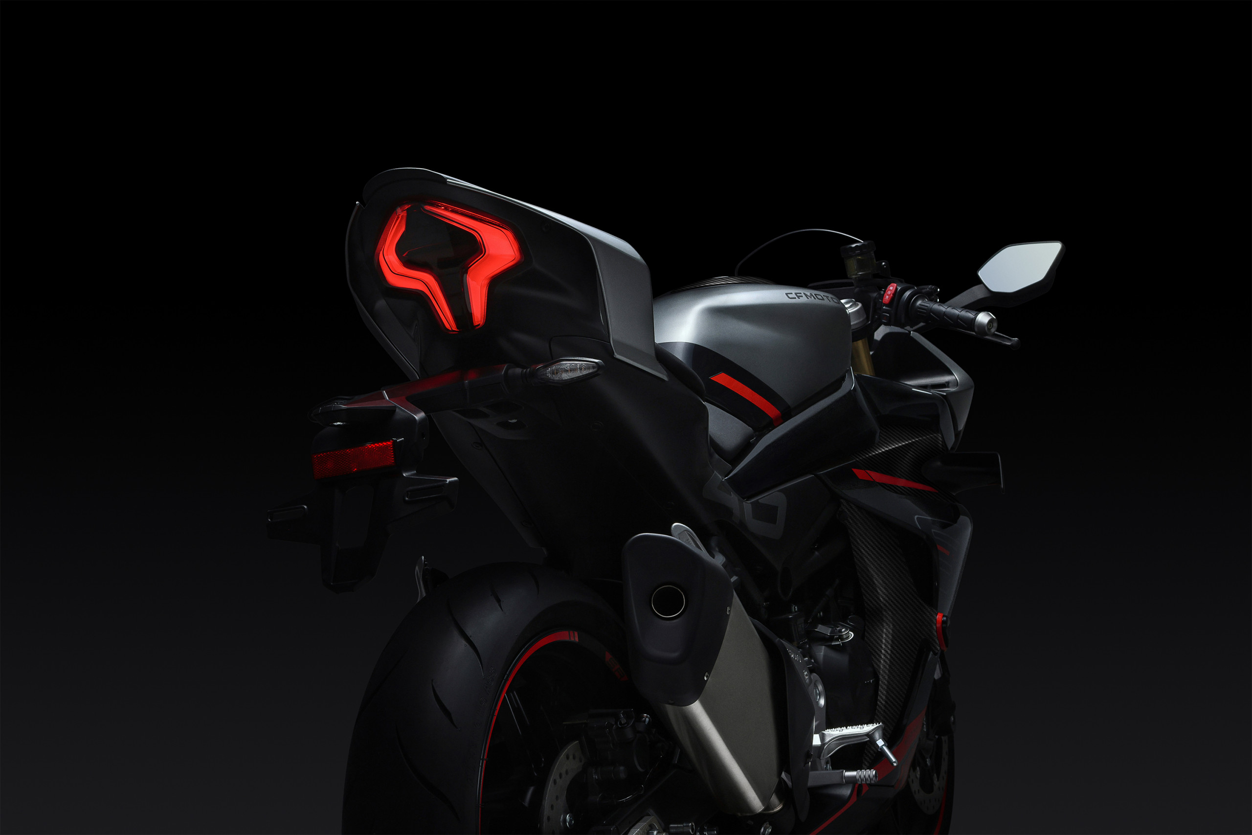 CFMOTO 450SR bílá E5+