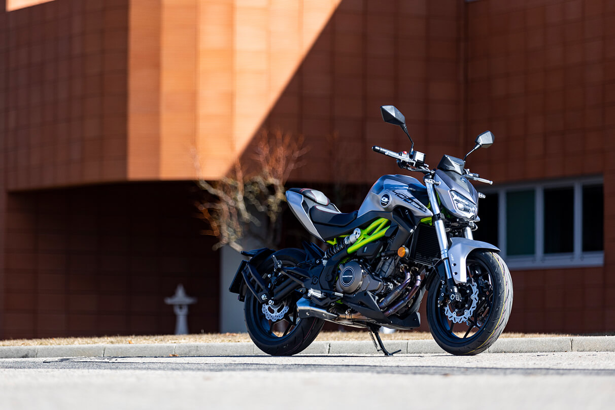 QJMOTOR SRK 400 bílá