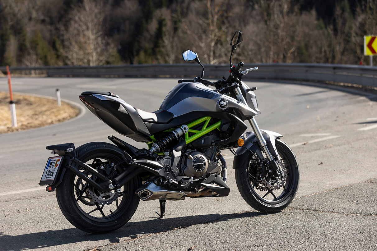 QJMOTOR SRK 400 bílá
