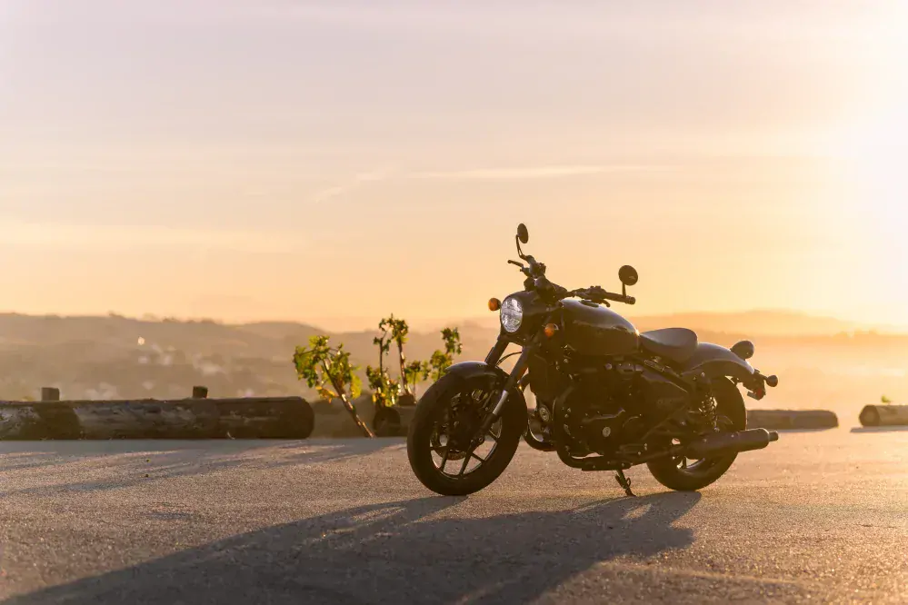 Royal Enfield Shotgun 650 Stencil White + BONUS