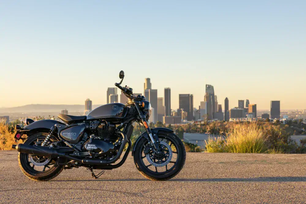 Royal Enfield Shotgun 650 Stencil White + BONUS