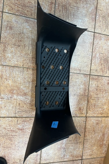 Linhai plastový nášlap levý FOOTREST LEFT 20318a