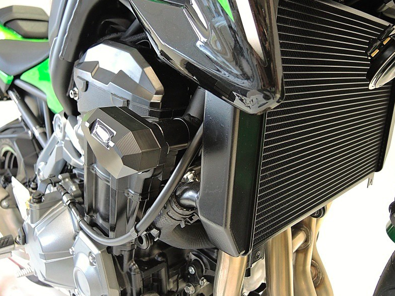 Padací slidery RD Kawasaki Z900 2017-  větší