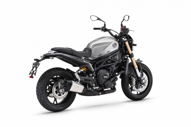 Benelli Leoncino 800 šedo-stříbrná