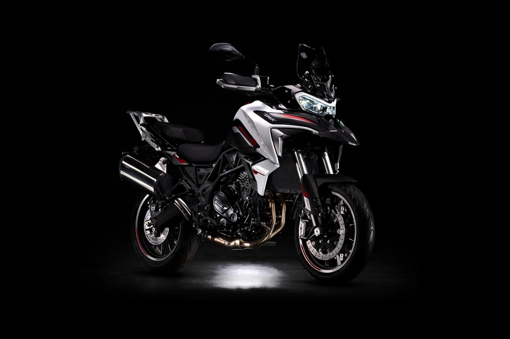 Benelli TRK 702X Adventure Moon Grey + PŘÍSLUŠENSTVÍ ZDARMA