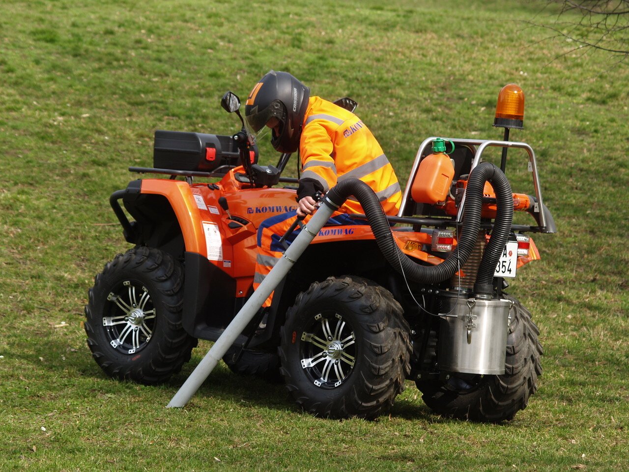 Sběrač psích exkrementů SE‑02 za čtyřkolku 