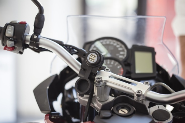 Nabíječka Interphone s 2xUSB výstupem pro motocykly, připojení na baterii, 2A