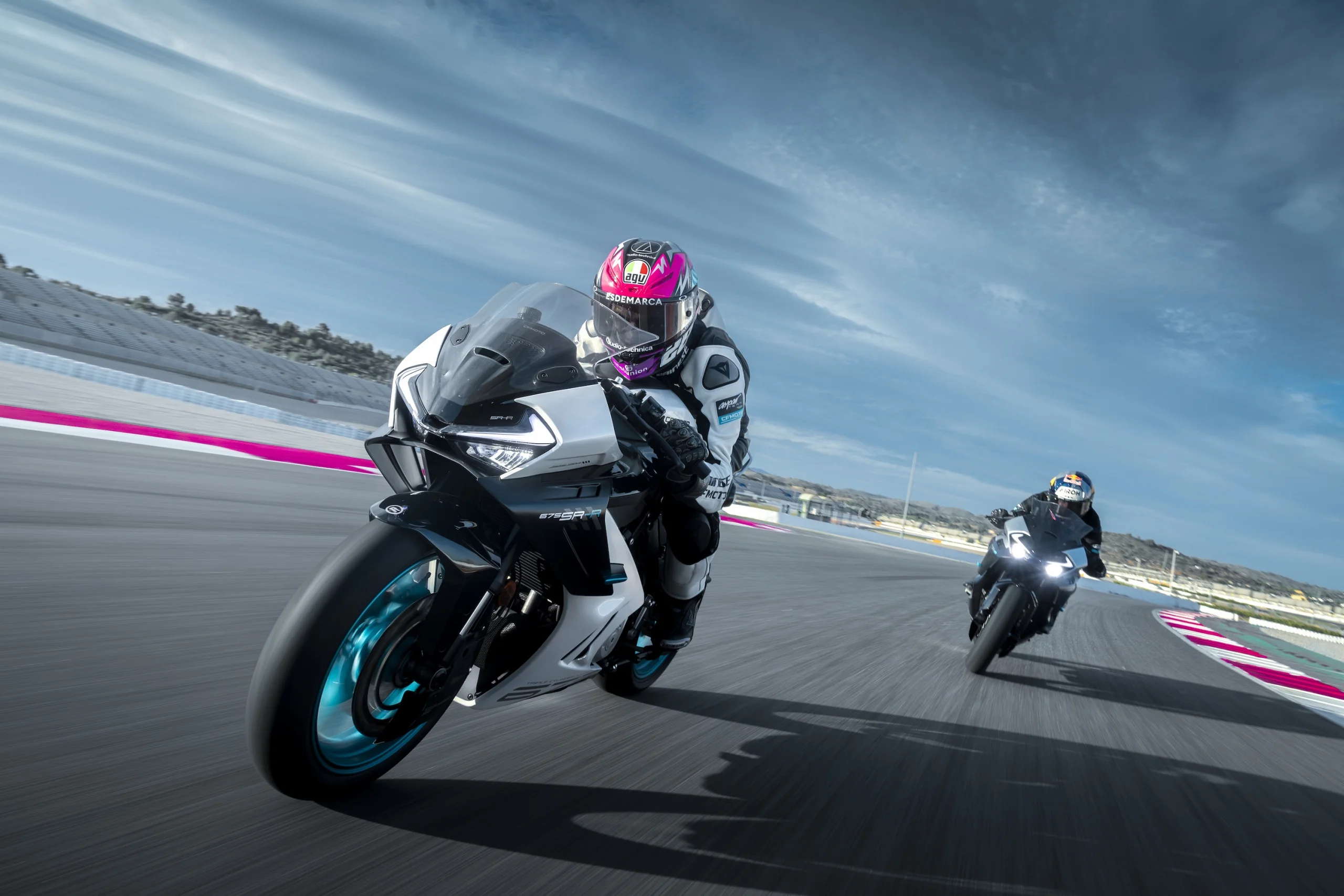 CFMOTO 675SR-R šedá 2025