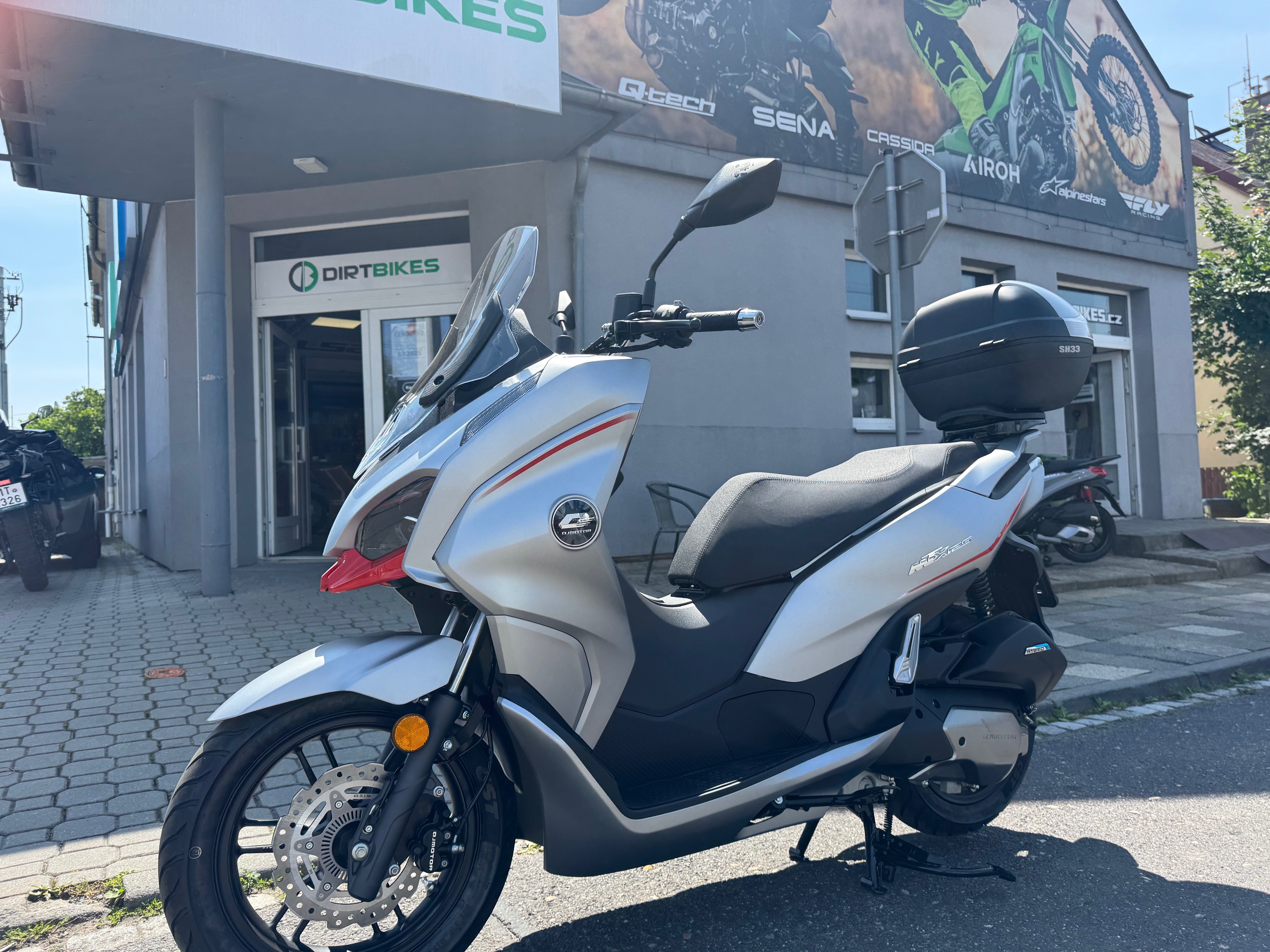 QJMOTOR MTX 125 šedo-červená