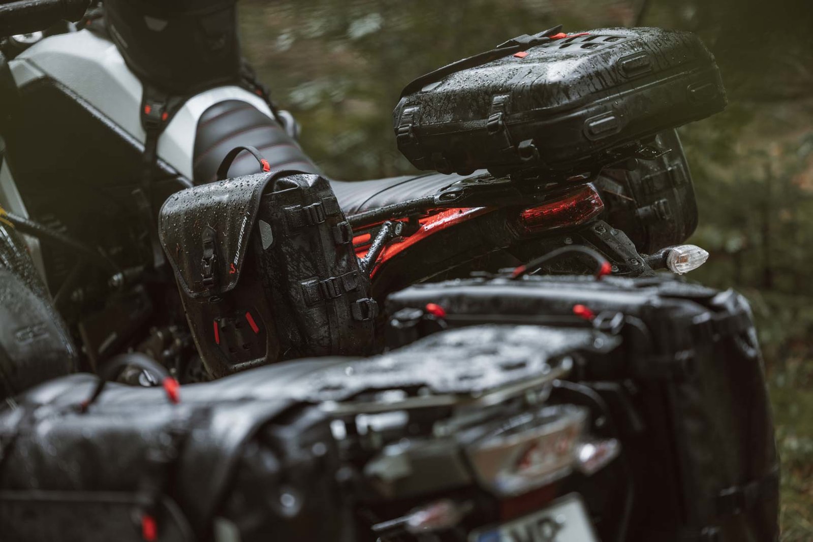 SW-Motech SysBag WP M 17-23 litrů,včetně adapter desky pravý