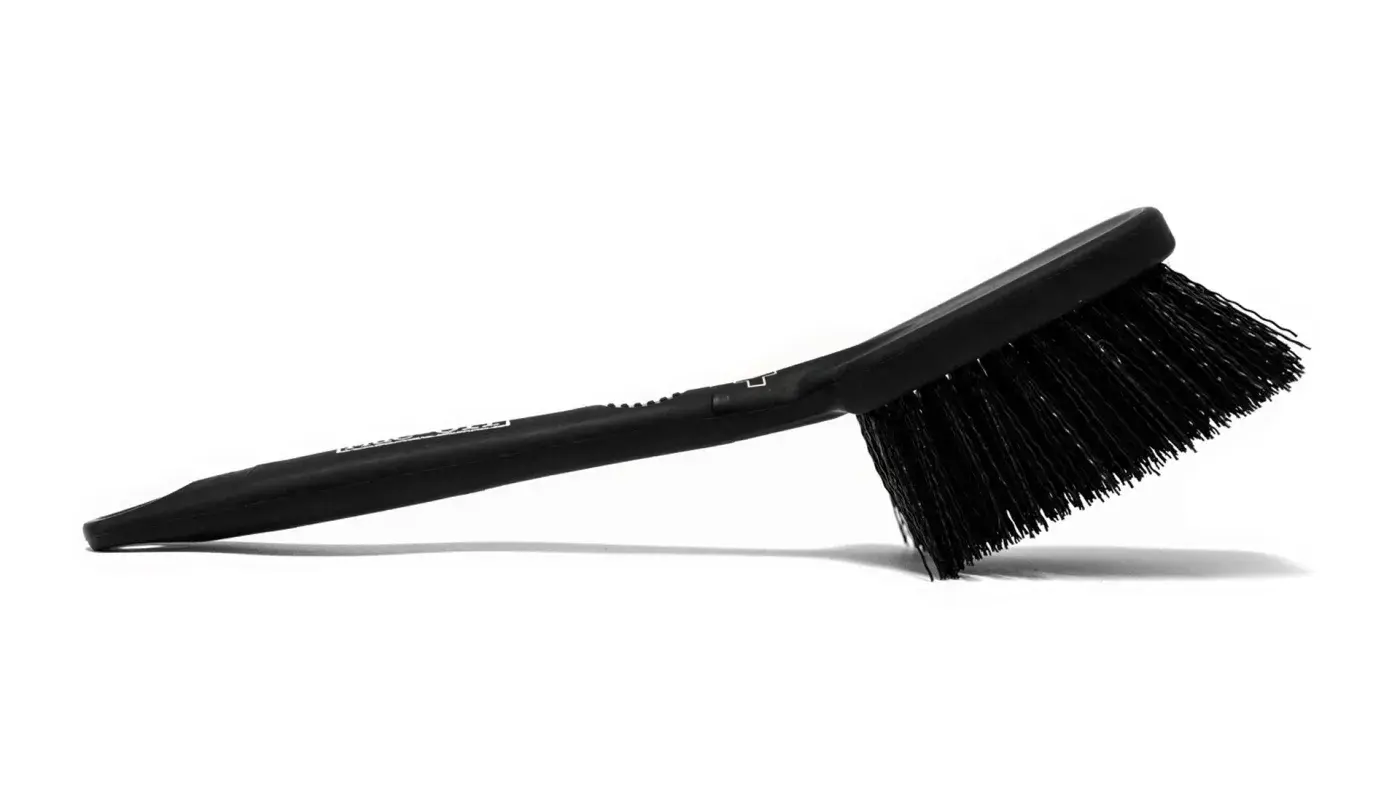 Kartáč na pneumatiky a kazety MUC-OFF 369