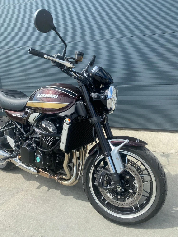 KAWASAKI Z900RS - PŘEDVÁDĚCÍ MOTOCYKL 