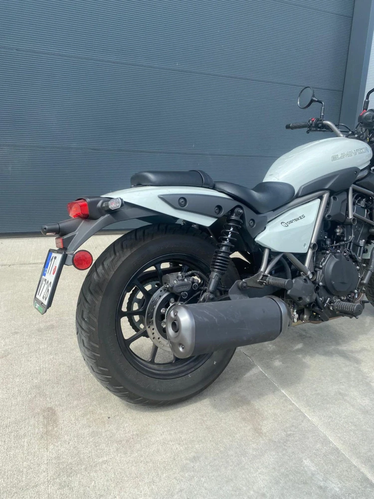 KAWASAKI ELIMINATOR 500 - PŘEDVÁDĚCÍ MOTORKA - REZERVACE