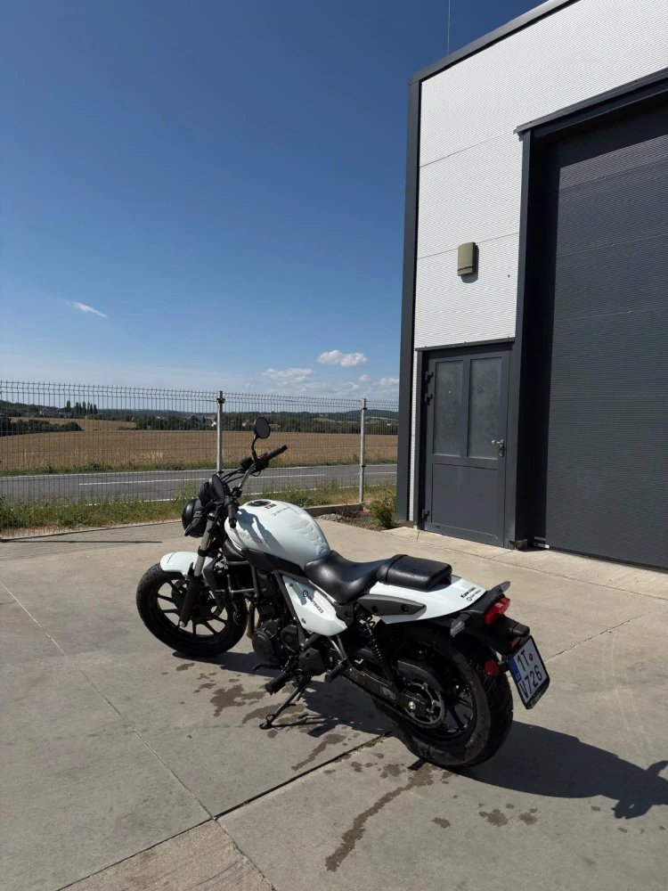 KAWASAKI ELIMINATOR 500 - PŘEDVÁDĚCÍ MOTORKA - REZERVACE