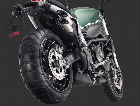 Benelli Leoncino 800 Trail šedo-stříbrná