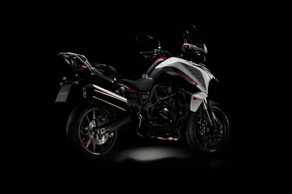 Benelli TRK 702X Adventure Moon Grey + PŘÍSLUŠENSTVÍ ZDARMA