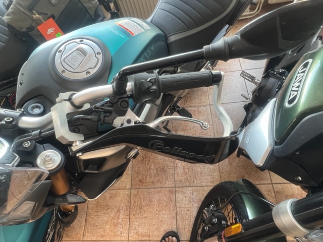 CFMoto CLX Adventure blastry - Chrániče páček POLISPORT s univerzální montážní