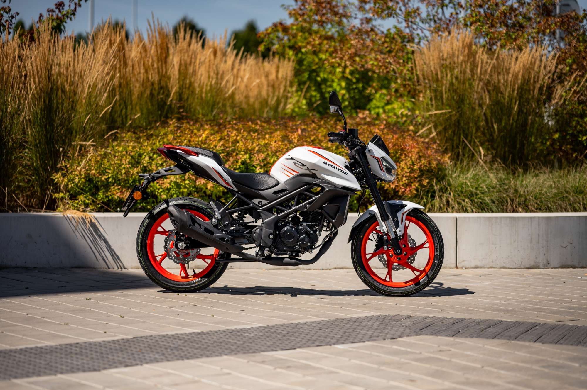 QJMOTOR TRX 125 bílá