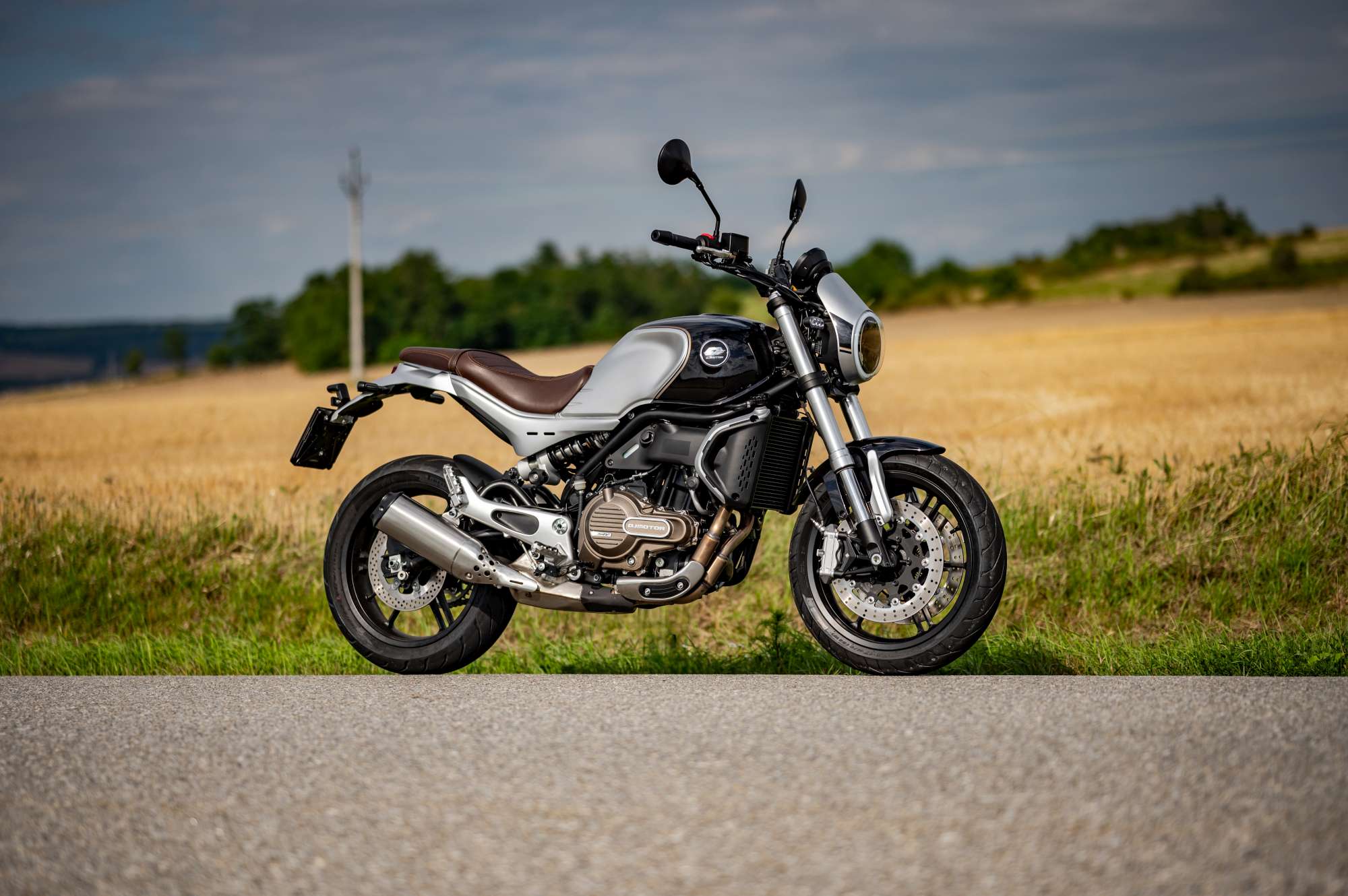 QJMOTOR SRV 550 černá