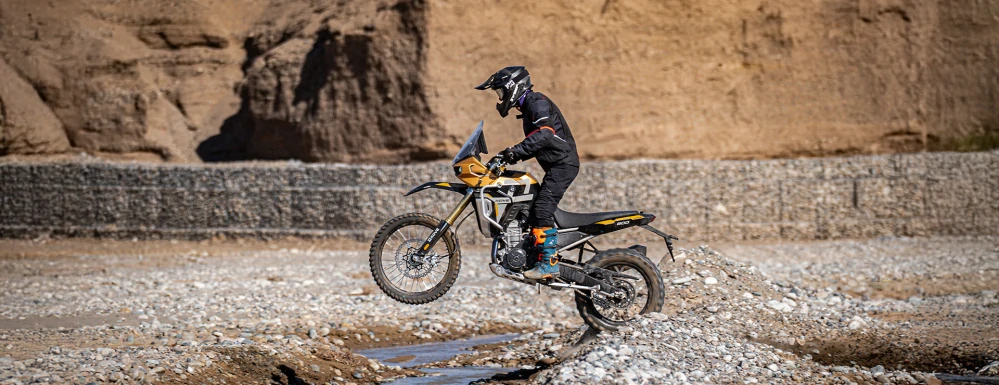 KOVE 800 X Rally Gold