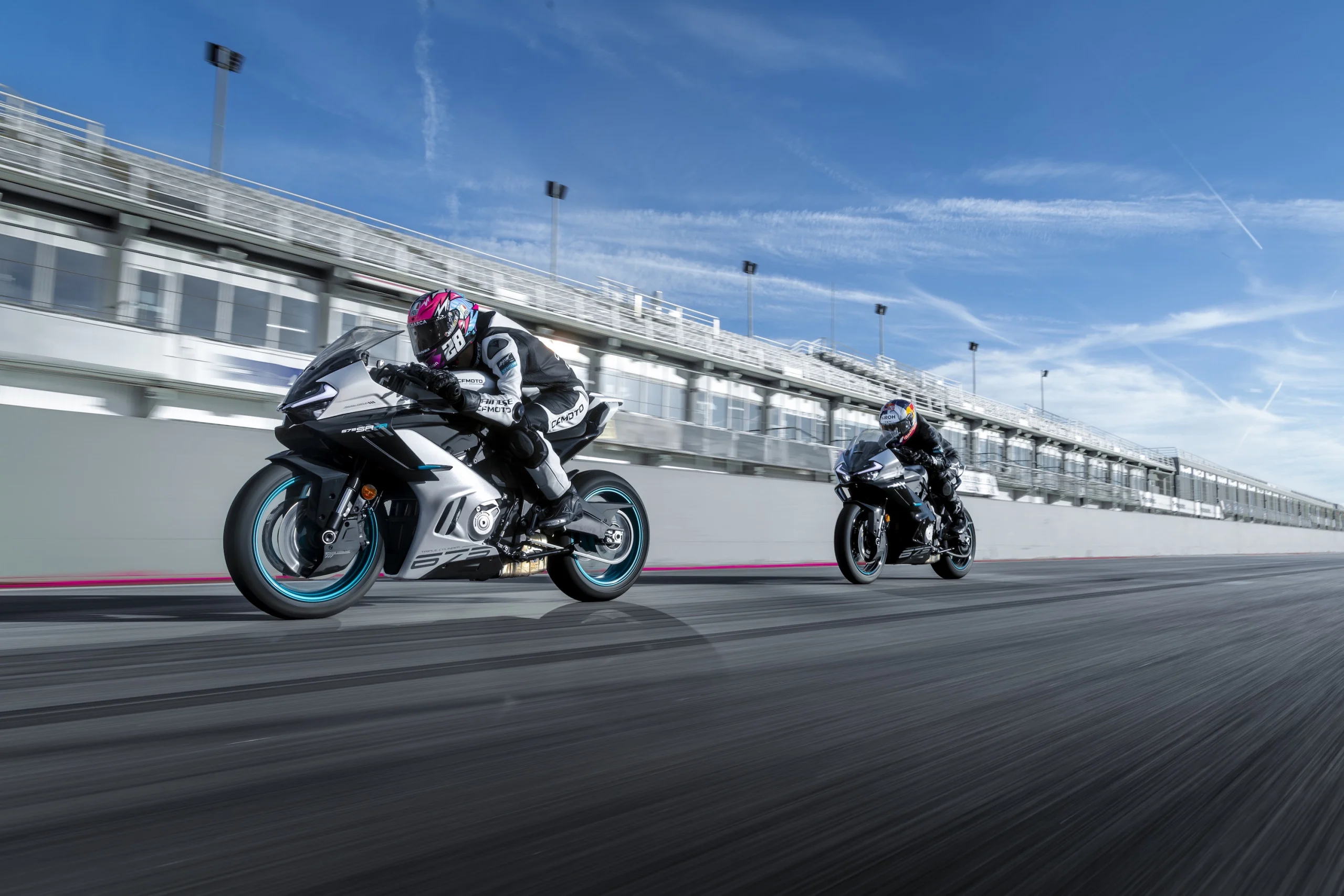 CFMOTO 675SR-R šedá 2025