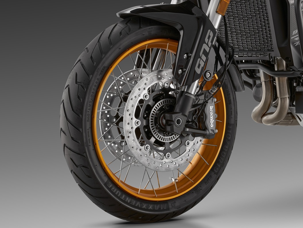 QJMOTOR SRT 900 SX černá - kufry zdarma