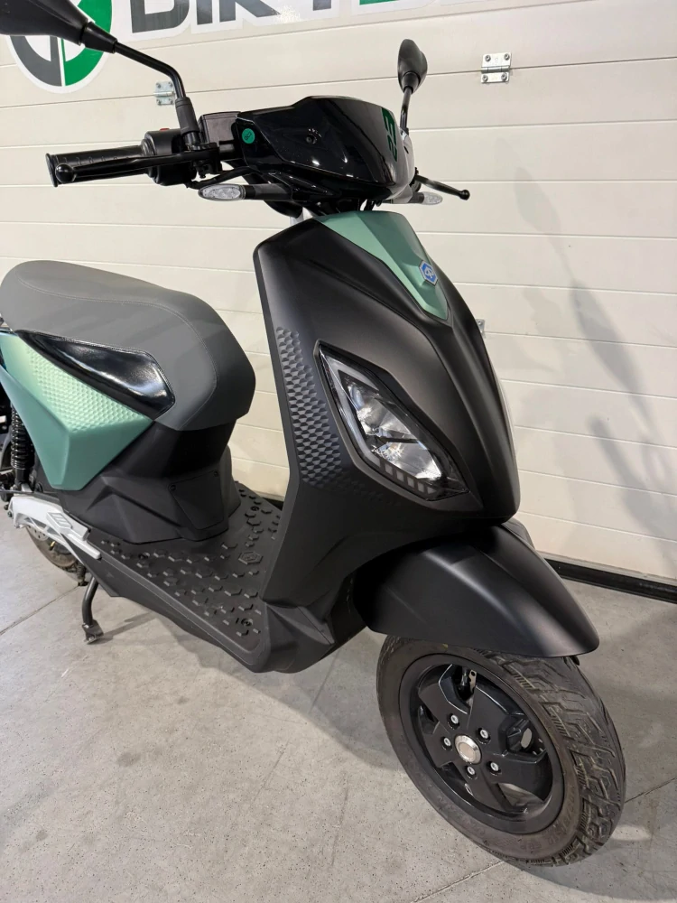 PIAGGIO 1 ACTIVE - PŘEDVÁDĚCÍ SKÚTR