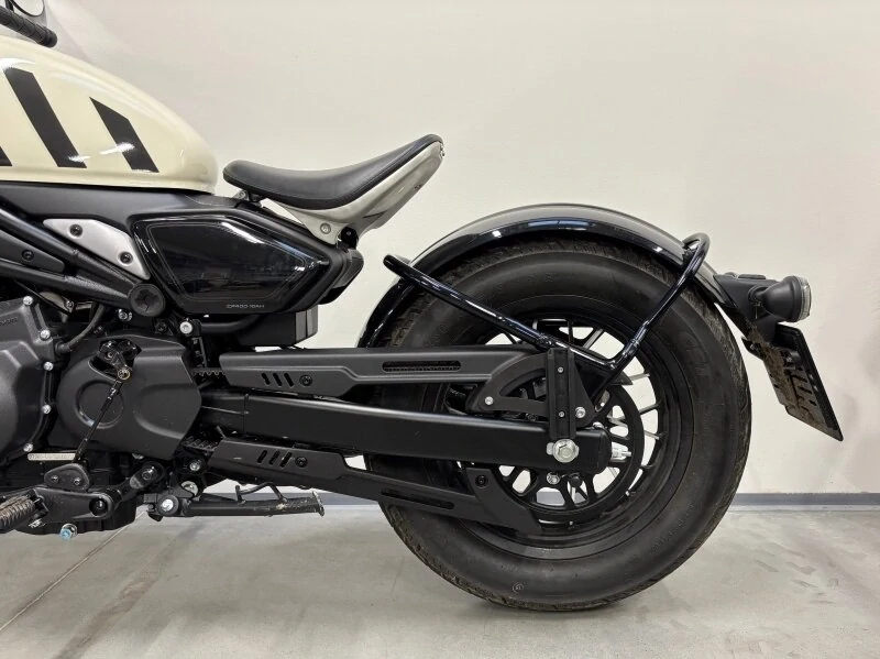 450CL‑C Bobber Postranní brašna CFMOTO včetně držáku