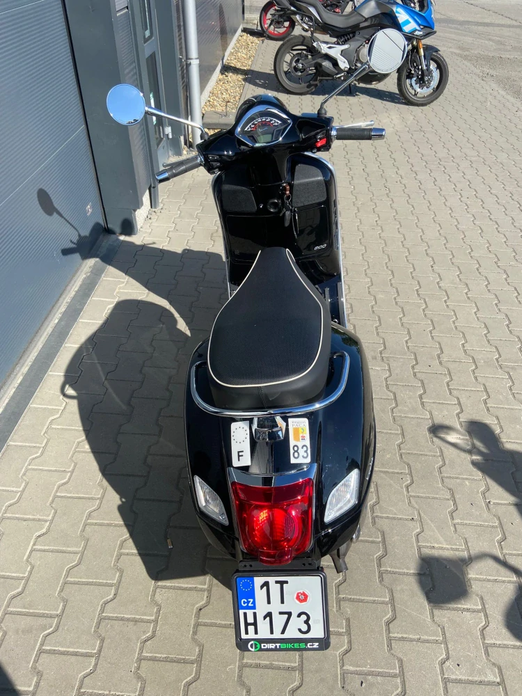 VESPA GTS 300 - BAZAR 