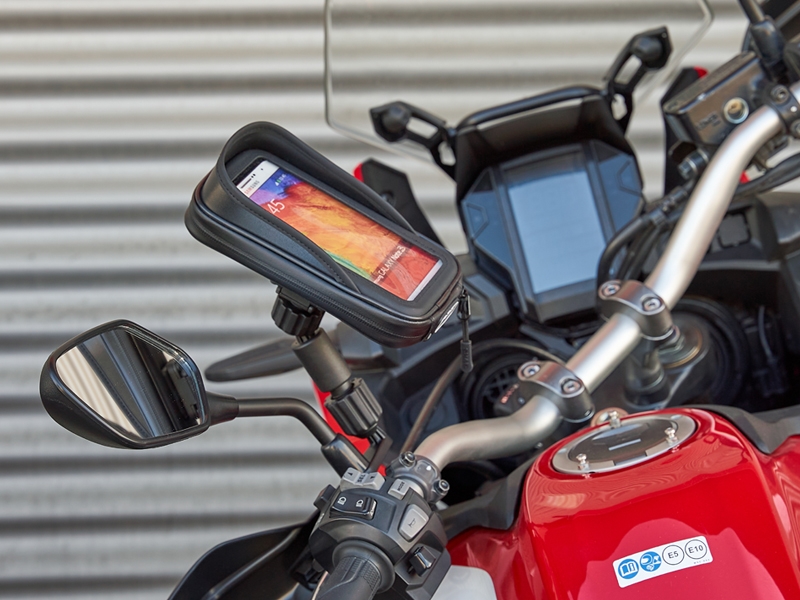Držák na chytré telefony SHAD X0SG71M velikost telefonu až 180x90mm (6,6") na zpětné zrcátko