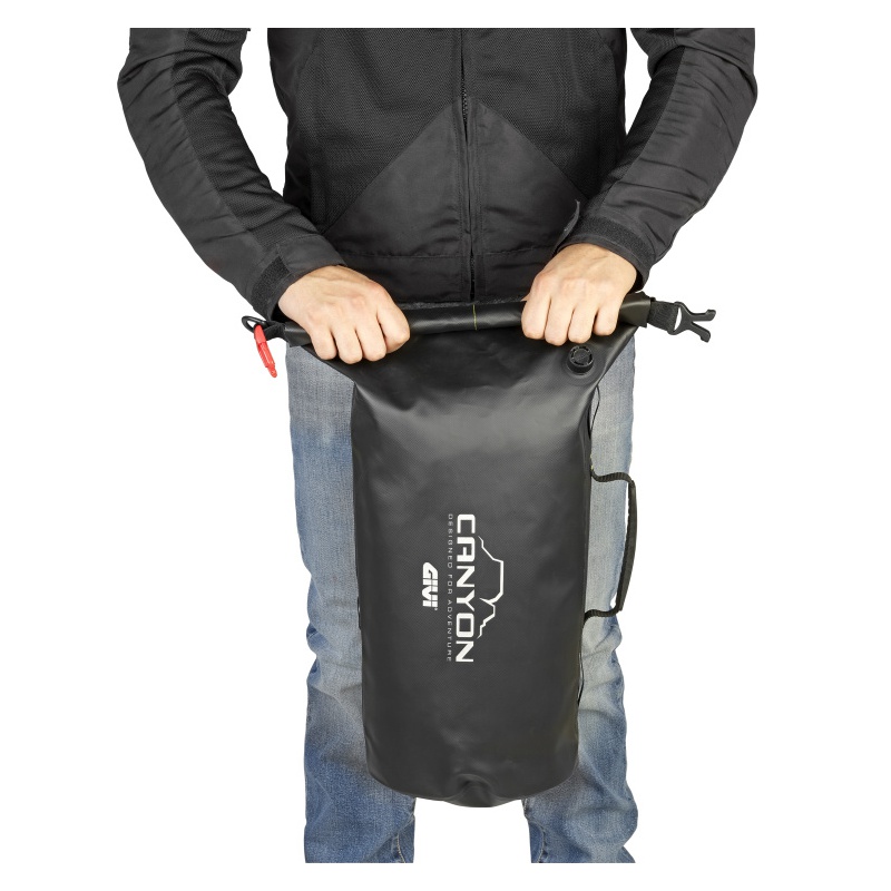 GRT714B vodotěsný válec GIVI, černý, objem 20 l., rolovací uzávěr, řada CANYON