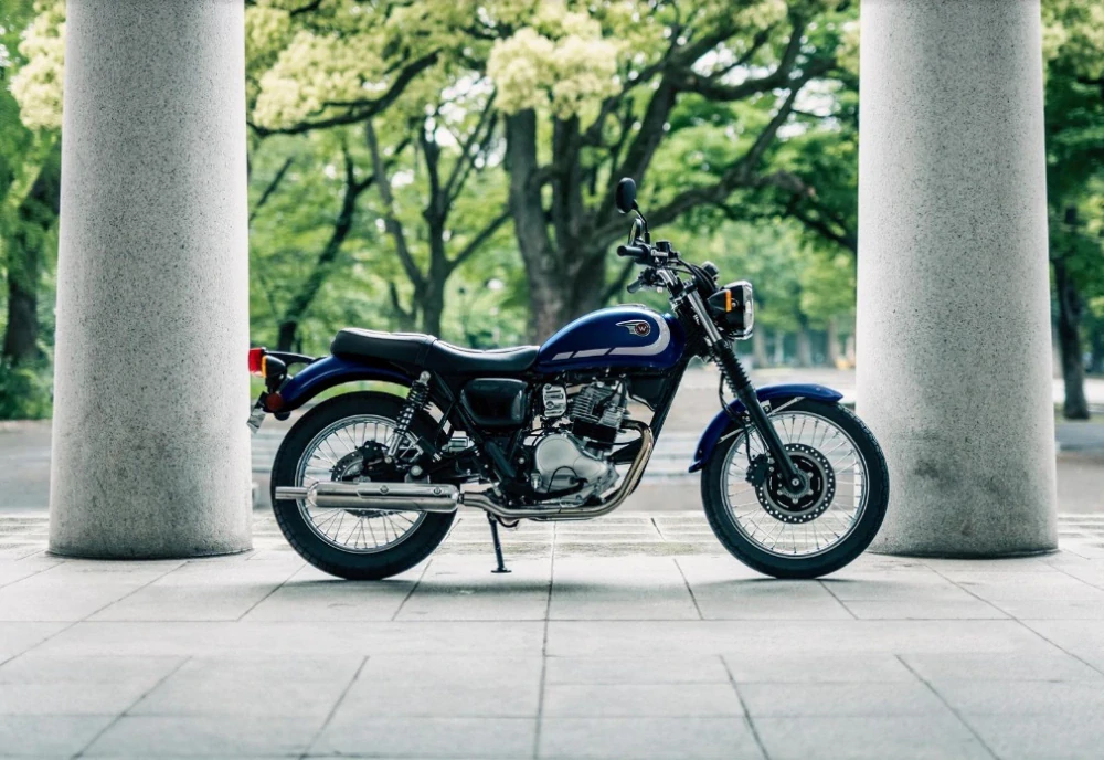 KAWASAKI W230 MY2025 Metallic Ocean Blue / Ebony