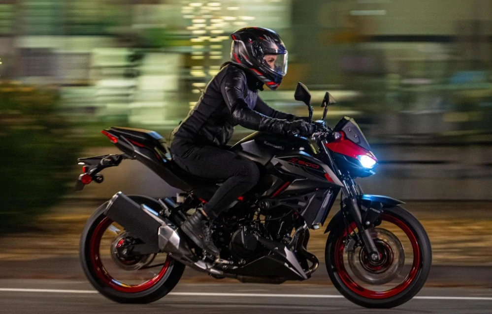 KAWASAKI Z500 SE MY26 půjčovna - Opava