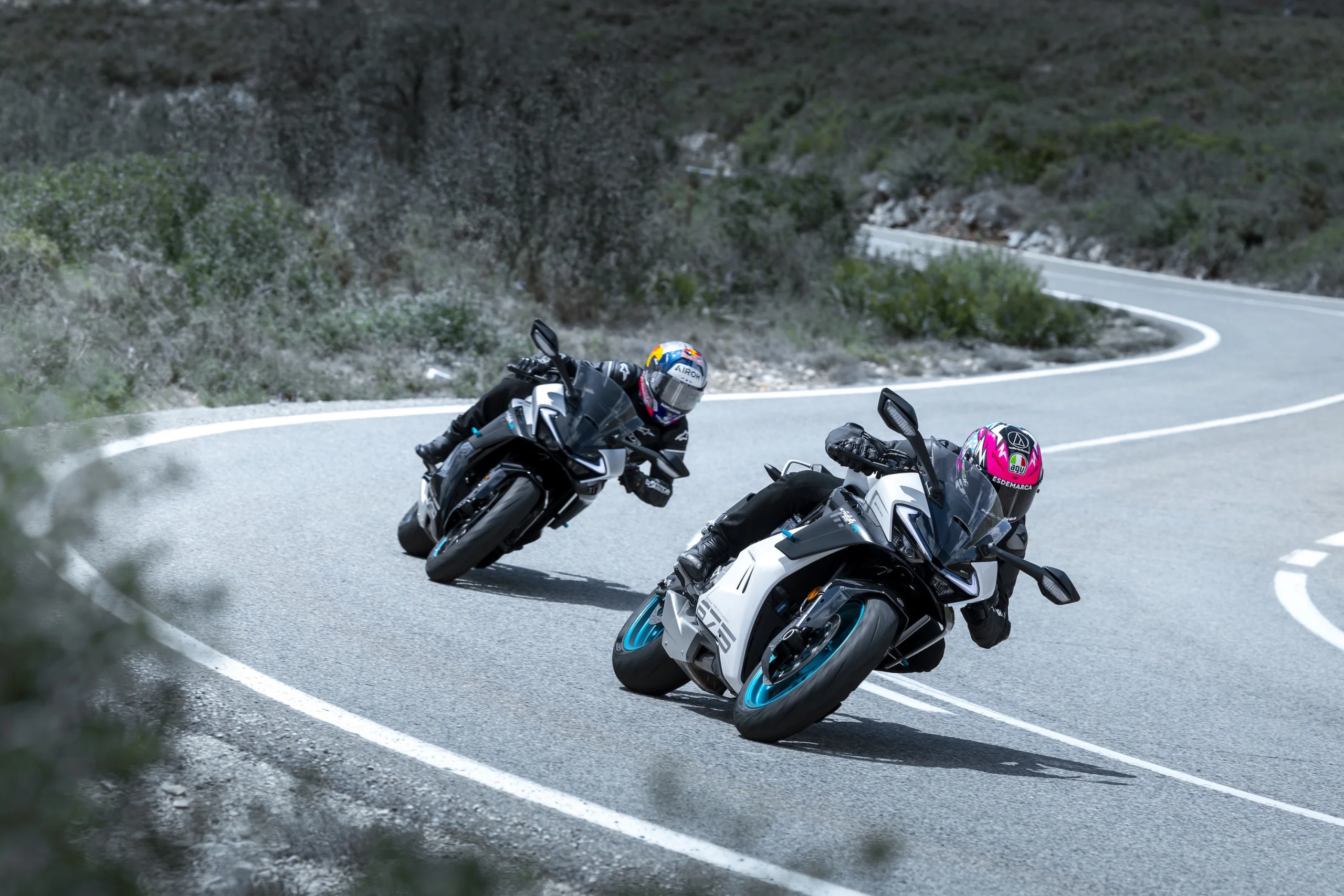 CFMOTO 675SR-R šedá 2025