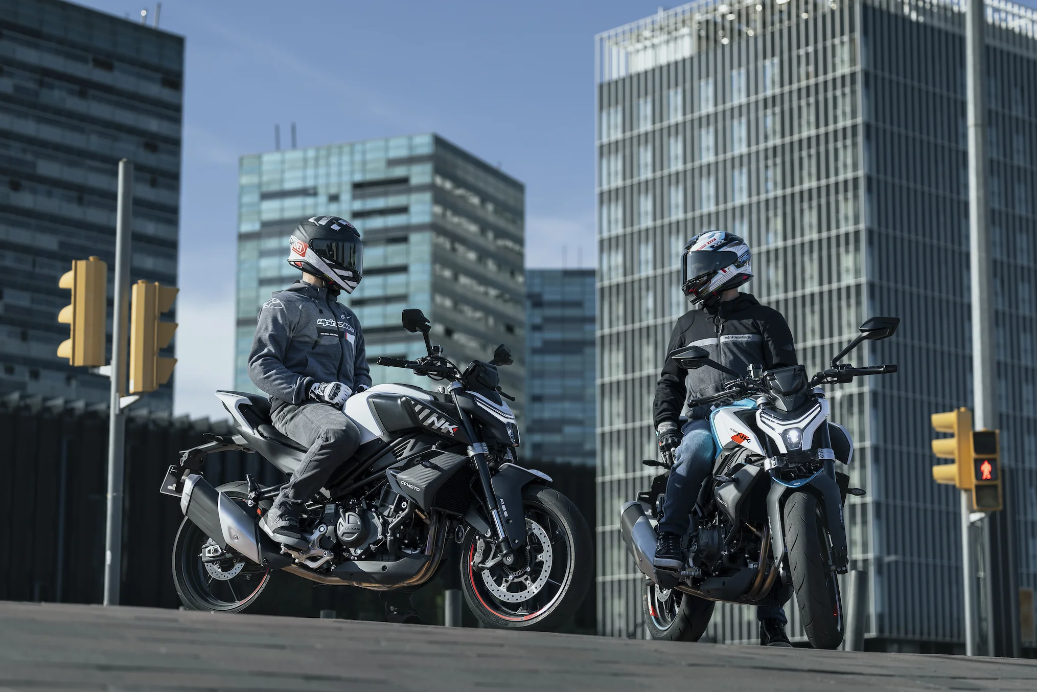 CFMOTO 450NK 2025 Nebula Black E5+