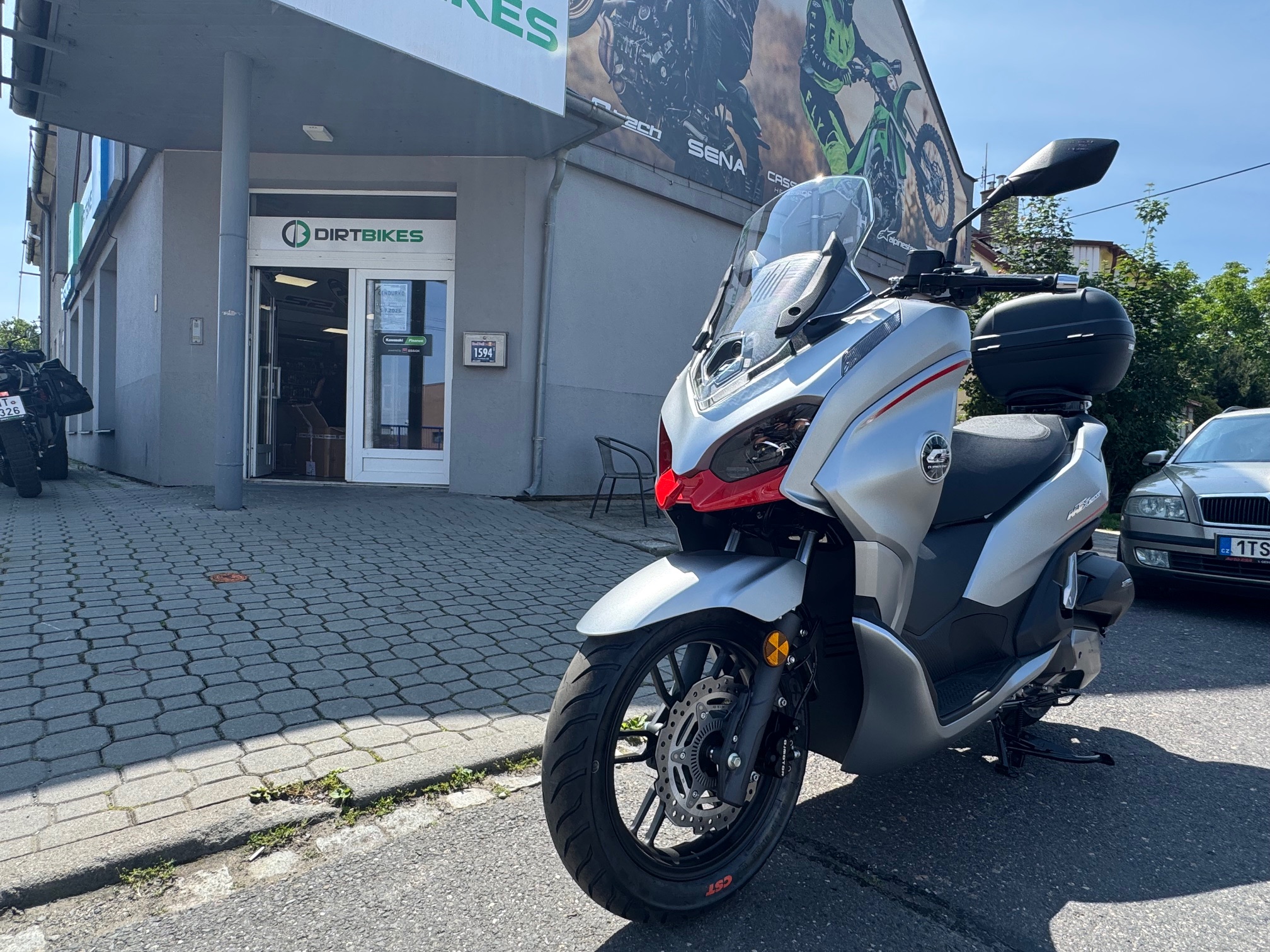 QJMOTOR MTX 125 šedo-červená