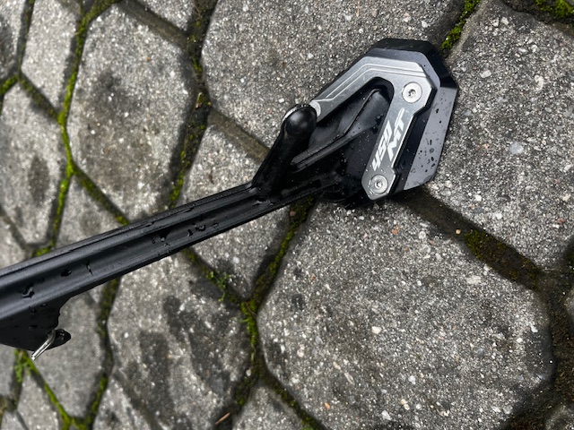 Plotna postranního stojanu pro CFMOTO 450 MT (šedá)