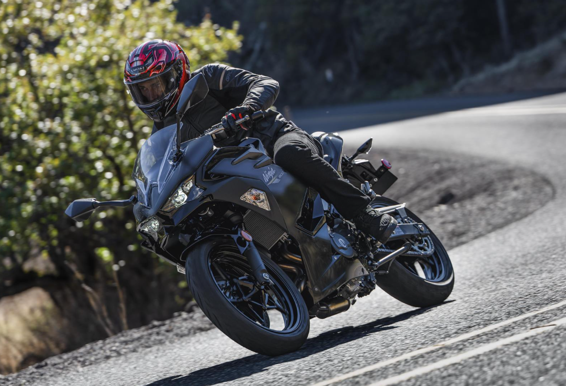 KAWASAKI Ninja 500 MY26 Metallic Flat Spark Black / Metallic Spark Black