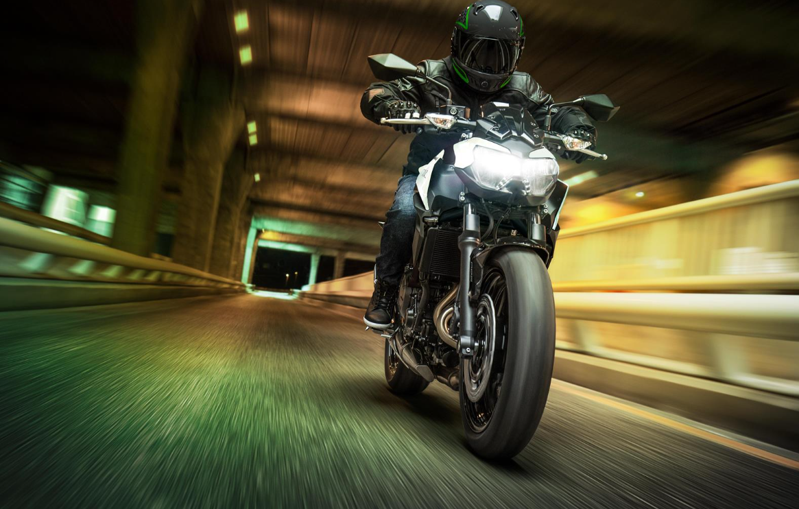 KAWASAKI Z650 MY26 Pearl Blizzard White (WT1)