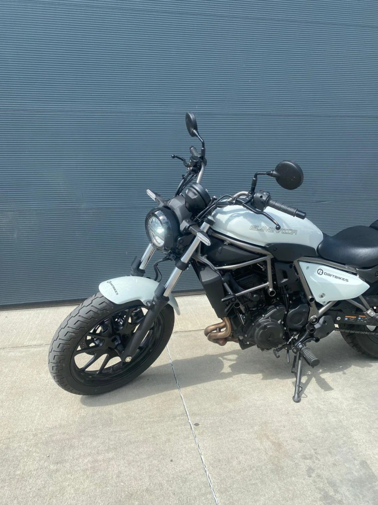 KAWASAKI ELIMINATOR 500 - PŘEDVÁDĚCÍ MOTORKA - REZERVACE