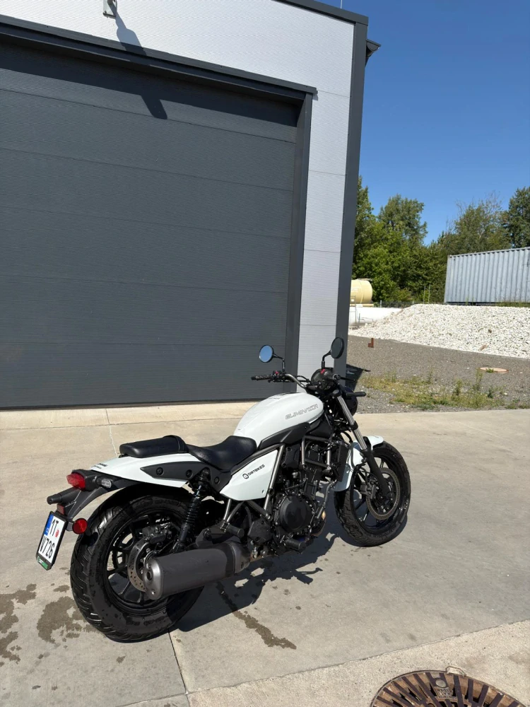 KAWASAKI ELIMINATOR 500 - PŘEDVÁDĚCÍ MOTORKA - REZERVACE
